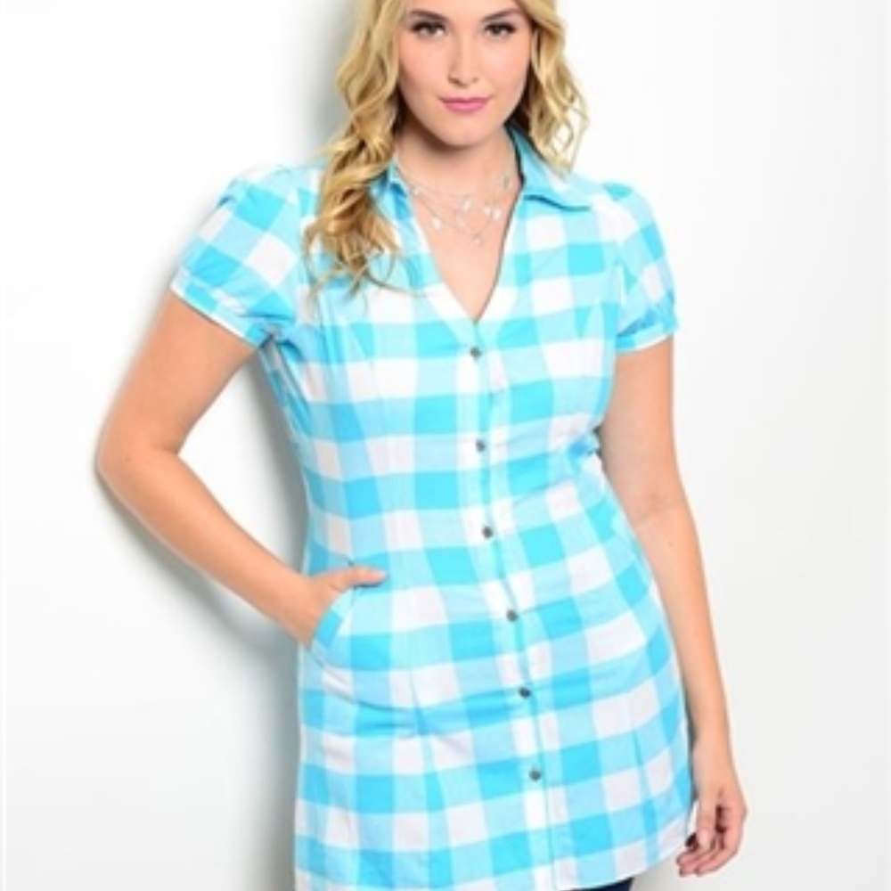 SKY BLUE & WHITE PLUS SIZE TOP W/ POCKETS